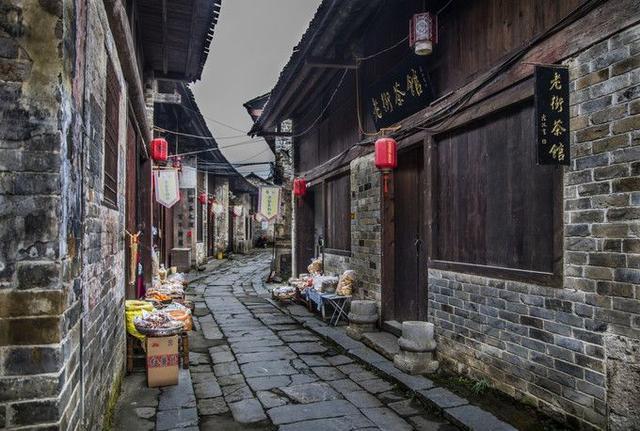 稻城亚丁景区发布安全警示: 严禁在冰面溜冰、嬉戏、玩耍