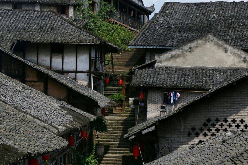 逃离违建房屋8