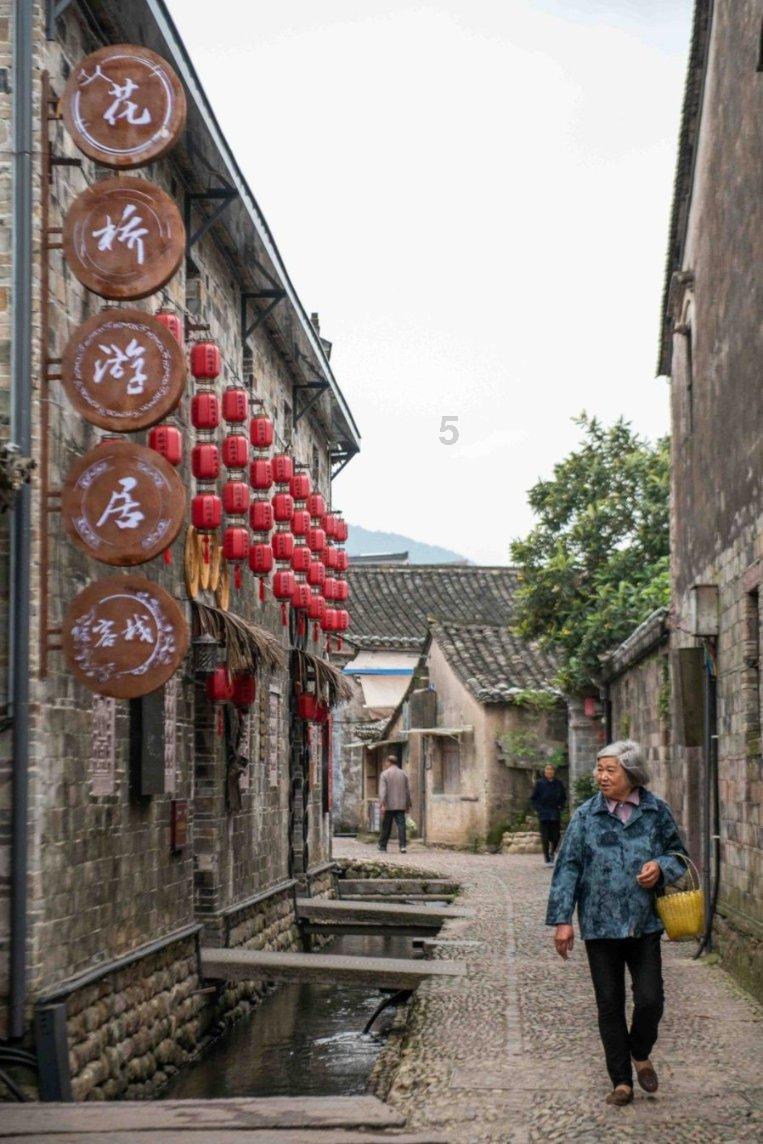 普京求连任,北约9万大军对抗俄军!俄媒:核武反击北约